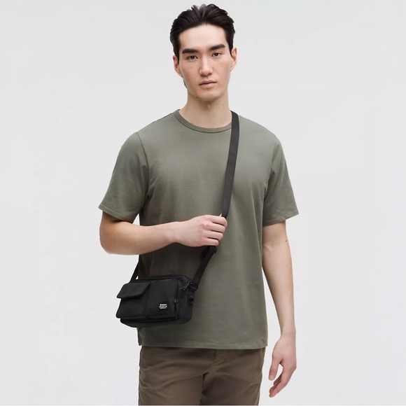 NWT Lululemon Multi-Pocket Crossbody Bag 2.5L - Picture 6 of 8